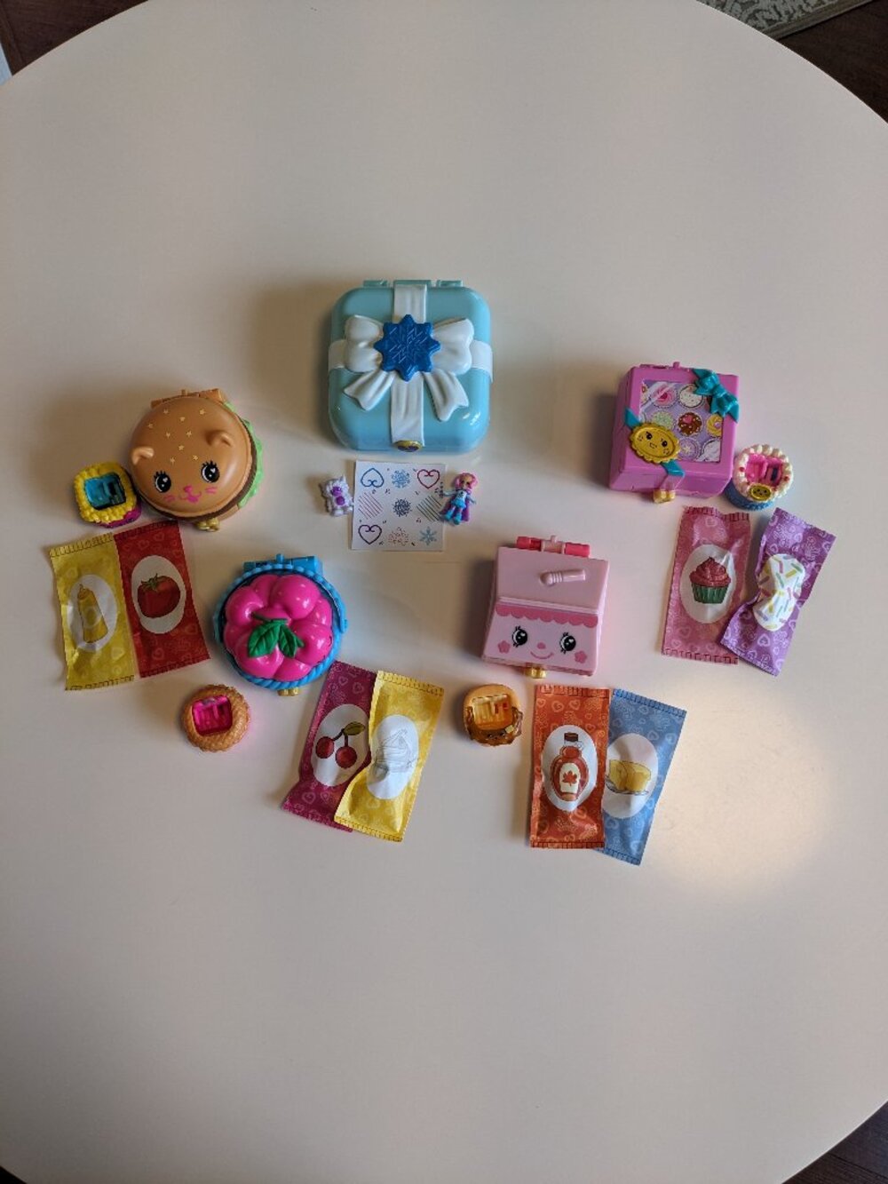 Lot of 5 Polly Pocket Sets